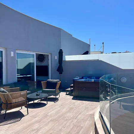 Seabreeze Penthouse By Homely Malta! Appartamento