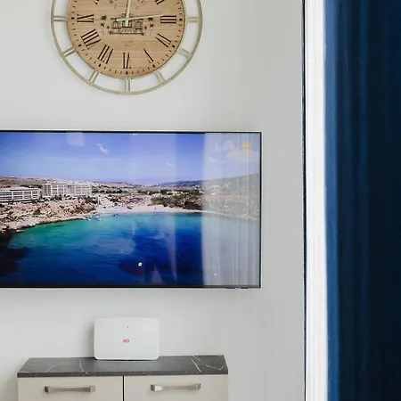 Apartment Seabreeze Penthouse By Homely Malta!