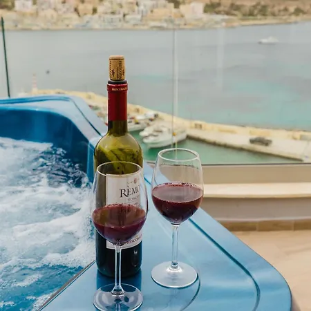 Apartment Seabreeze Penthouse By Homely Malta!