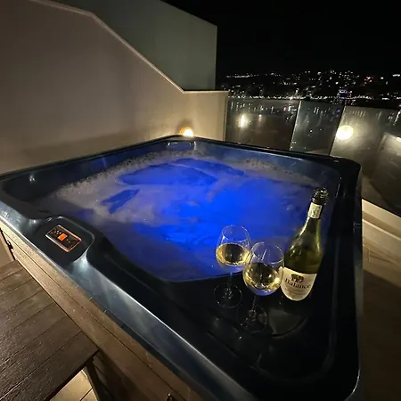 Apartment Seabreeze Penthouse By Homely Malta! St. Paul's Bay