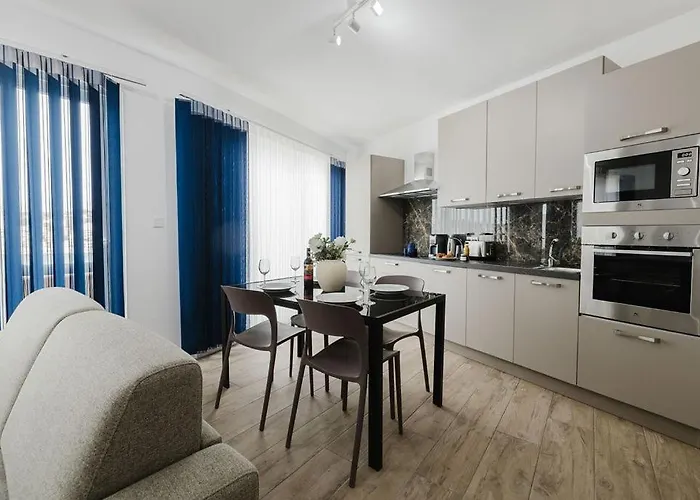 Seabreeze Penthouse By Homely Malta! Διαμέρισμα